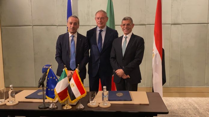 Egipt podpisuje protokół ustaleń w sprawie długoterminowych inwestycji kosmicznych i partnerstw z Włochami